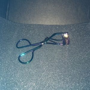 PÜR eyelash curler